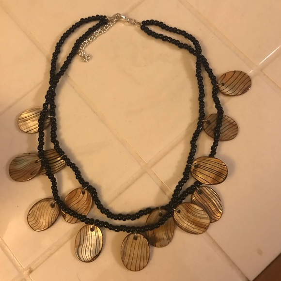 Black beaded necklace with brown shell-like pieces - Picture 3 of 6